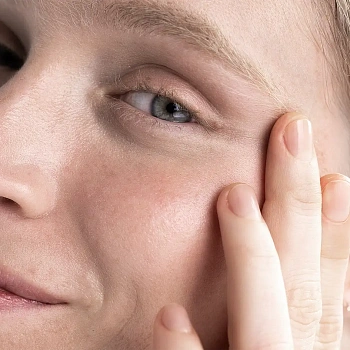 Герои апреля, Акции